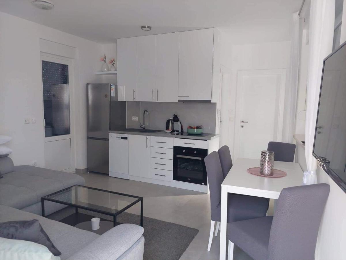 Ferienhaus Maestral - Kastel Kambelovac Kastela Ngoại thất bức ảnh