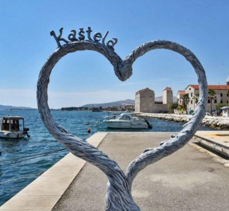 Ferienhaus Maestral - Kastel Kambelovac Kastela Ngoại thất bức ảnh